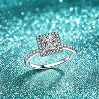 Bague de fiançailles pour femme en argent sterling 925, moissanite couleur D VVS1, taille princesse d'un carat et deux points, sertie d'un halo carré