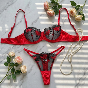 Conjunto de Lencería de Encaje con Bordado Floral Rojo, Sujetador con Aros y Tanga de Malla Transparente, Conjunto de 2 Piezas, Ropa Interior Sexy para Mujer - Product Image 1