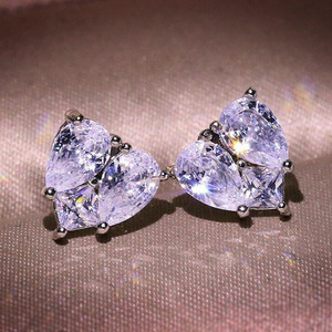Orecchini a forma di cuore con cristalli per donna, accessori minimalisti alla moda per tutti i giorni, idea regalo - Product Image 4