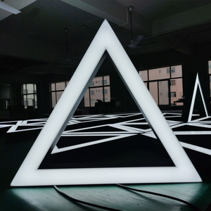 Sistema de Iluminación LED Triangular Personalizado, Lámpara de Techo Suspendida para Gimnasios, Oficinas, Centros Comerciales y Proyectos - Product Image 1