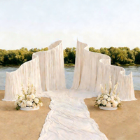 Arche de mariage en métal blanc en forme de S avec toile de fond incurvée et rideau en tissu pour événements