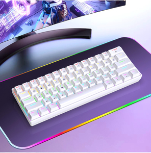 Venta al por mayor en stock ergonómico con cable 61 teclas retroiluminación Led Tpye-C 60 por ciento 60% ordenador Mini Teclado mecánico para juegos - Product Image 2