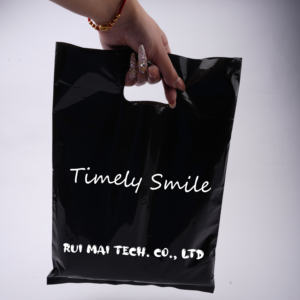 <span class=keywords><strong>Sac</strong></span> de courses en plastique noir de haute qualité avec logo personnalisé, <span class=keywords><strong>sac</strong></span> d'emballage en plastique LDPE HDPE avec poignée découpée - Product Image 4