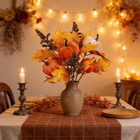 Bouquet de feuilles d'érable et de citrouilles au toucher réel pour la décoration de table de la Fête de la Moisson et de Thanksgiving, et la décoration intérieure