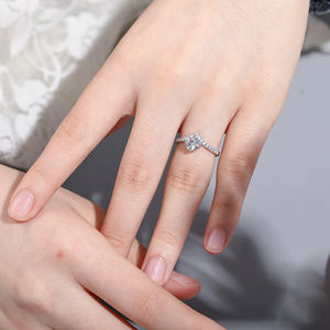 TUHE 2022 फैशन शैली 1.0ct वीवीएस डी Moissanite 925 स्टर्लिंग चांदी सफेद सोना मढ़वाया सगाई की अंगूठी - Product Image 3