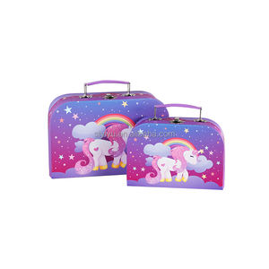 Caja de almacenamiento de cosméticos de joyería de <span class=keywords><strong>unicornio</strong></span> rosa de papel razonable caja de regalo de embalaje en forma de maleta de cartón pequeña con cerradura de Metal - Product Image 6