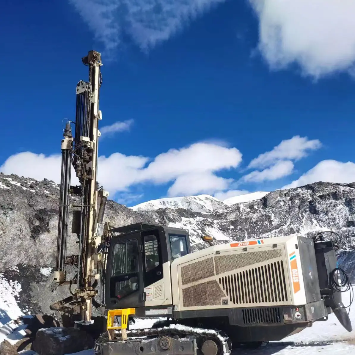 Máquina de perforación de agujeros a base de tierra, martillo superior automático de 25m, equipo de perforación de minería