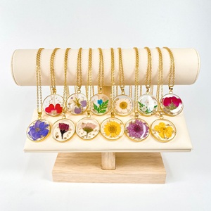 Mois <span class=keywords><strong>de</strong></span> <span class=keywords><strong>Naissance</strong></span> Rétro Créatif Pendentif Fleur Pressée Collier Séché en Résine Naturelle - Product Image 2