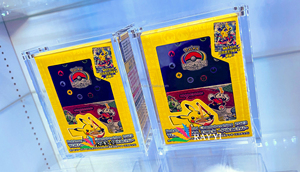 Estuche de exhibición transparente de acrílico RAY YI 2023 para el mazo de Pokémon TCG Scarlet & Violet World Championships Pikachu Yokohama - Product Image 3