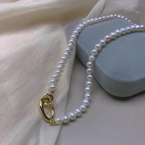 สร้อยคอไข่มุกน้ำจืดธรรมชาติสไตล์ฝรั่งเศสแบบใหม่ ดีไซน์หรูหราสำหรับผู้หญิง เครื่องประดับแฟชั่นทันสมัยจากเวนชี ประเทศจีน - Product Image 4