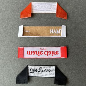 Étiquettes tissées personnalisées de haute qualité avec ourlet tissé, couleur intégrale, pliage en deux, pour une personnalisation professionnelle. - Product Image 2