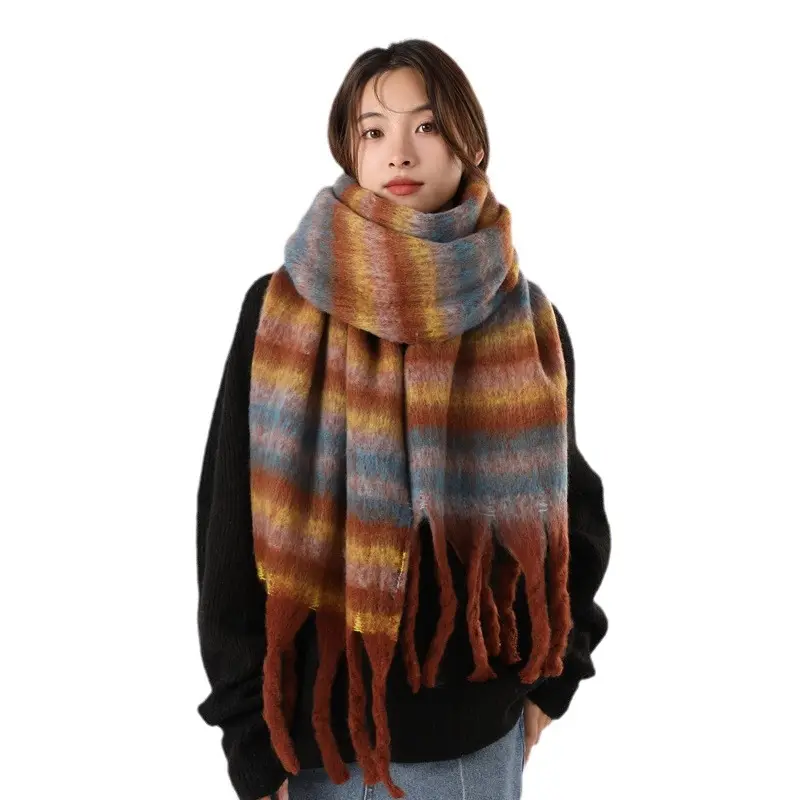 Fashion autunno spesso calcio lungo grande nappina a mantello in acrilico grossa frangia invernale soffice sciarpa scozzese oversize da donna
