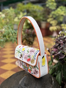 Sac à bandoulière bohème en coton brodé de perles pour femme avec rabat, idéal pour les voyages quotidiens estivaux - Product Image 4