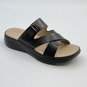 Nouvelles sandales plates confortables pour femmes 2025, semelle souple antidérapante, bout ouvert, cuir PU, polyvalentes, décontractées, pour la marche en plein air, chaussures de plage - Product Image 2