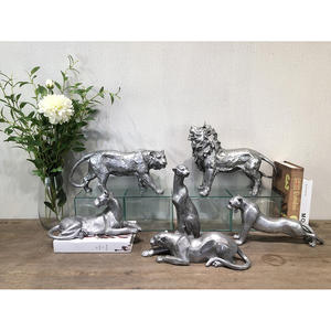 บ้านศิลปะสมัยใหม่ประติมากรรมตกแต่งมือทํายืนต่อสู้ Cool ม้าทองเรซิ่นหุ่น - Product Image 4