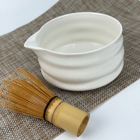 Bol à thé traditionnel Matcha avec bec verseur-porcelaine faite à la main avec glaçure blanche mate-18oz Pour Matcha parfaitement fouetté
