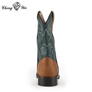 Chaussures pour enfants en gros sur Alibaba, bottes de cowboy personnalisées pour enfants, broderie, design classique, légères, antidérapantes pour l'été - Product Image 4