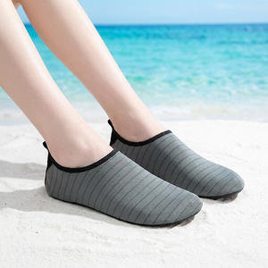 Chaussures aquatiques unisexes personnalisées à séchage rapide pour yoga et sports nautiques, chaussettes tricotées d'hiver, logo personnalisé, motif animal, design simple à enfiler - Product Image 2