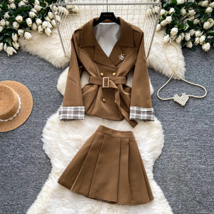 Set da Donna in Stile Preppy con <span class=keywords><strong>Blazer</strong></span> Doppiopetto e Cintura e Gonna Plissettata, 2 Pezzi per l'Autunno - Product Image 1