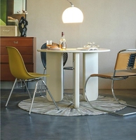 Nordique petit salon familial Table basse ronde en bois balcon Restaurant café Table à manger en bois massif