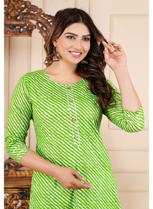 Compre Kurti Laheriya Verde Estampado, Kurti Étnico de Algodón con Cuello Redondo y Mangas Tres Cuartos, Ropa Casual - Product Image 3