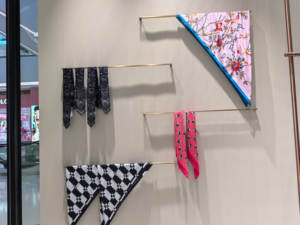 Dyデザイン最高品質カスタムステンレススチール女性服店のためのタイラック使用 - Product Image 6