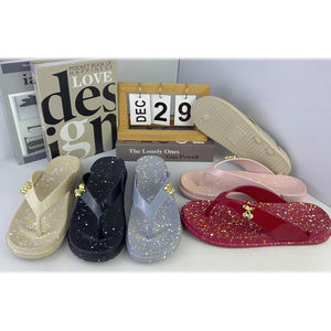 Haute qualité nouvelles filles tongs Durable anti-dérapant et pieds nus intérieur extérieur à la mode léger décontracté pour pantoufles - Product Image 3