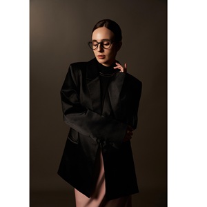 Blazer de Mujer de Cuello en V con un Solo Botón, Color Sólido, 78% Poliéster, 18% Rayón, 4% Elastano, Tejido de Lana (Tafetán) Gentlemom OT005 - Product Image 4