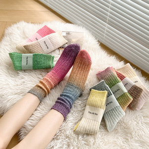 Vente en gros de chaussettes en laine épaisse bon marché pour femmes chaussures de sport chaussettes chaudes d'hiver chaussettes en laine tricotées respirantes à séchage rapide personnalisées - Product Image 6
