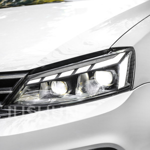 Feux avant à LED pour Volkswagen Sagitar 2012-2018 avec lentilles LED, clignotants dynamiques et feux de jour - Product Image 1
