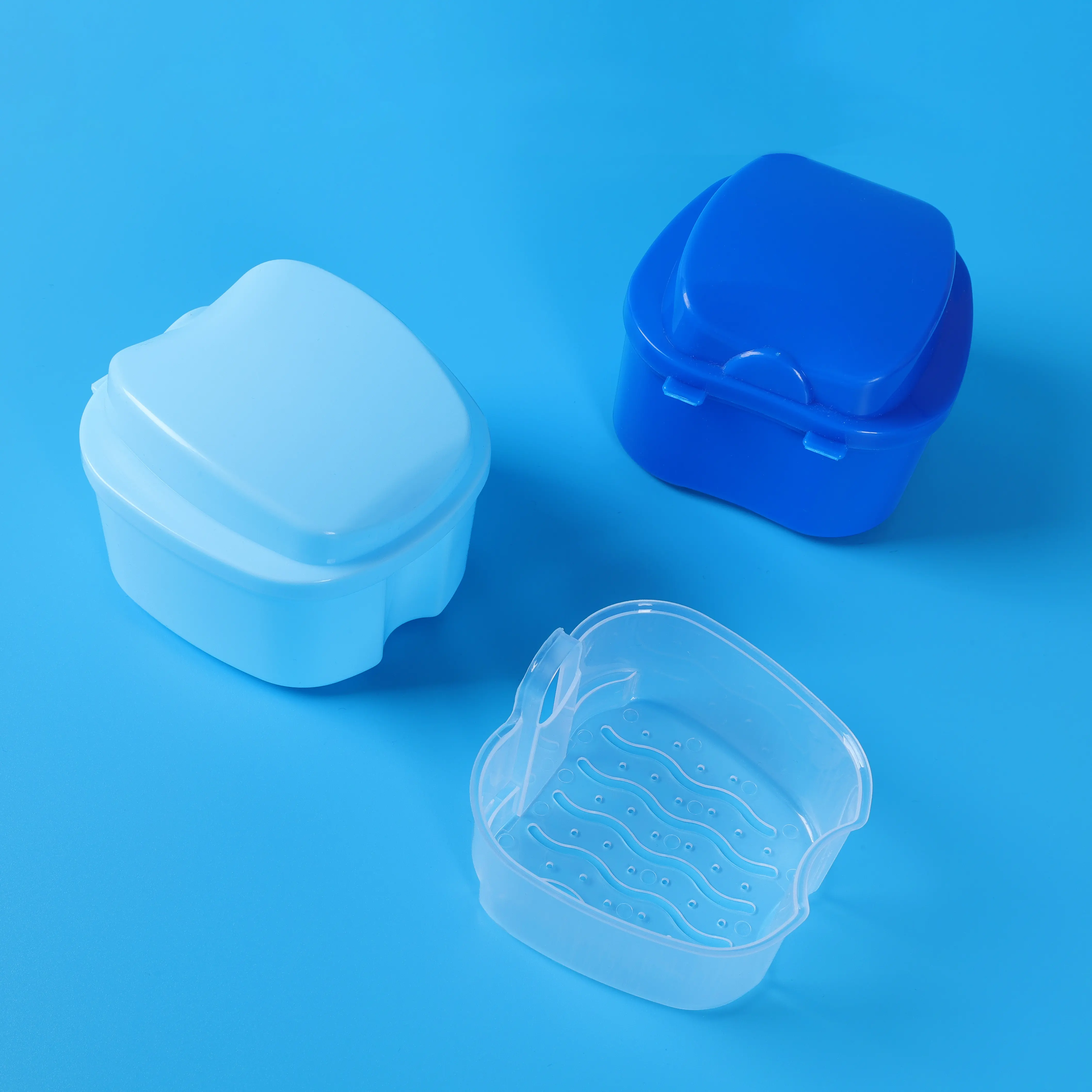 Plastik şeffaf tek kullanımlık taşınabilir gökkuşağı diş tutucu durumda ve temizleyici protez saklama kutusu siyah alternatif dişler için