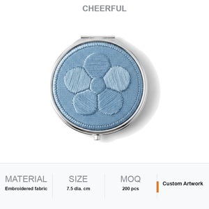 Miroir de poche brodé 75 mm, miroir compact personnalisé en tissu, housse ronde en tissu pour la beauté et les mariages - Product Image 1