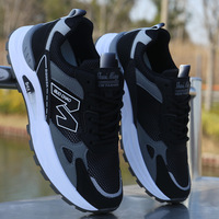 Chaussures de course décontractées respirantes antidérapantes anti-odeur à lacets en maille pour hommes Nouvelle arrivée été Style coréen Mode