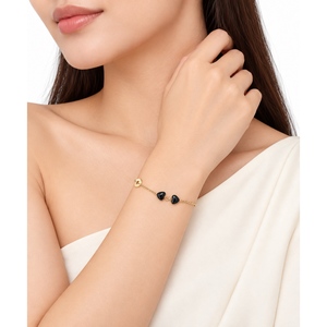 Pulsera de Corazón Esmaltado en Negro con Cadena de Tono Dorado Fino, Acero Inoxidable, Chapado al Vacío en Oro de 14K - Product Image 4