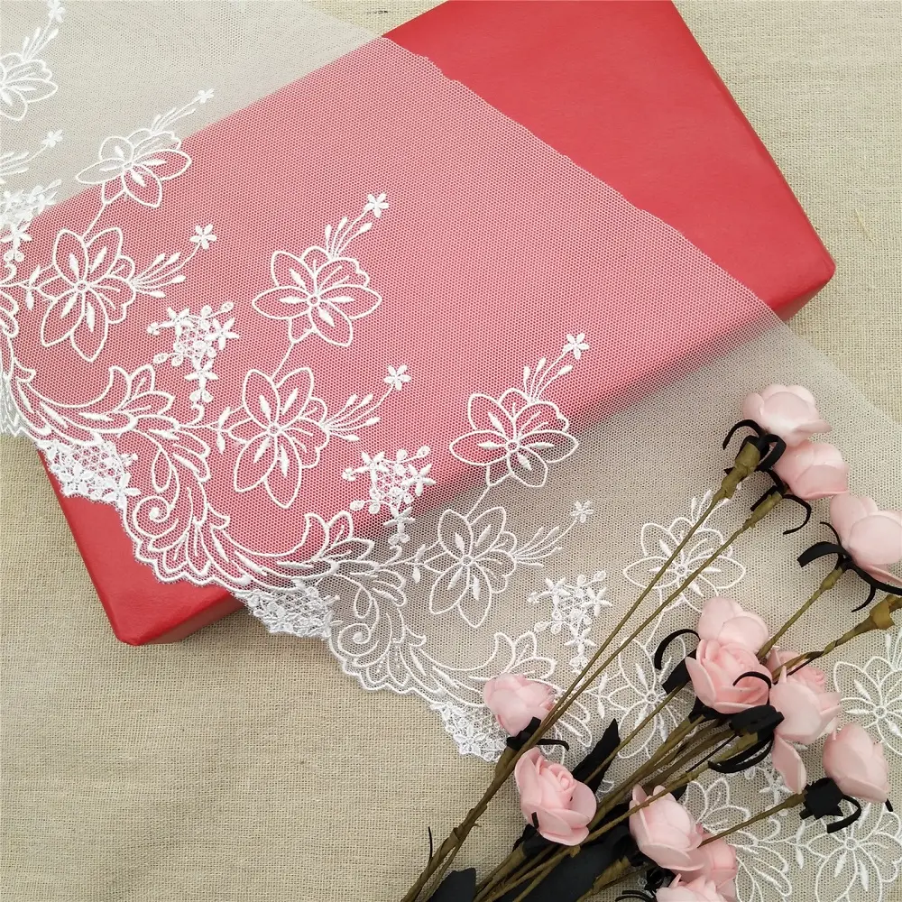 Hot Sale White Simple Embroidery Lace Nylon Fabric Small Flower Lace Trimming for Dress