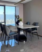 Table à manger moderne en pierre frittée résistante à la chaleur avec pieds en métal assemblés pour la maison et l'hôtel