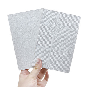Panel de Yeso Cuadrado Perforado Artístico Recubierto de Vinilo PVC Blanco de 7 mm para Techo Falso con Rejilla de Techo - Product Image 4