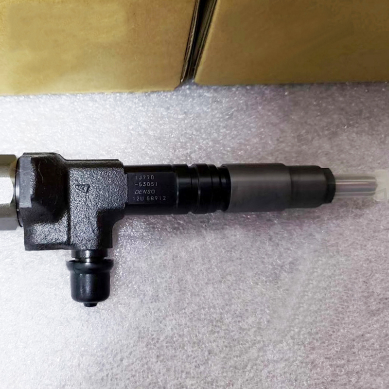 common rail injector 1J500-53051 095000-9690 injector for Kubota V3800 auto engine parts injector nozzle1J500-53051 095000-9690