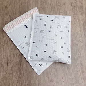 Bolsa de Correo de Burbujas Impermeable con Logotipo Personalizado, Embalaje para Cosméticos y Joyería, Bolsas de Envío Acolchadas Blancas con Autosellado - Product Image 5
