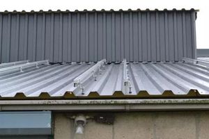 2.4m <span class=keywords><strong>de</strong></span> longueur standard ou support <span class=keywords><strong>de</strong></span> montage <span class=keywords><strong>de</strong></span> toit solaire OEM <span class=keywords><strong>Rail</strong></span> photovoltaïque Profils en aluminium <span class=keywords><strong>Panneau</strong></span> solaire <span class=keywords><strong>Rail</strong></span> <span class=keywords><strong>fixation</strong></span> Rails solaires - Product Image 5