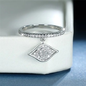 Bague à breloque géométrique Mystic Eye pour femme, bijou de doigt tendance et unique, signé par un créateur - Product Image 6