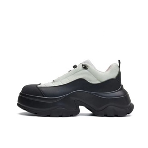 2024 printemps nouveaux hommes chaussures de sport grande taille semelles épaisses respirant blanc <span class=keywords><strong>planche</strong></span> à <span class=keywords><strong>pain</strong></span> plate-forme chaussures de marche doux pour hommes femmes - Product Image 2