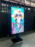 Affichage numérique LCD haute luminosité 3000 nits lisible en plein soleil, sur pied ou suspendu pour vitrine de promotion en magasin de détail