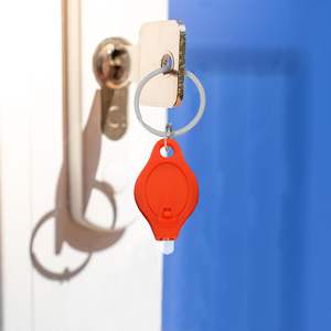 Vente en gros de mini lampes torche rondes en aluminium à LED UV personnalisées avec logo imperméable et tendance - Product Image 5