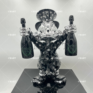 Escultura Pop Art de Dagobert Pato con Bolsas con Logotipo, Botellas de Champán, Estatua de Uncle Scrooge, Bolsa de Dinero, Scrooge McDuck - Product Image 4