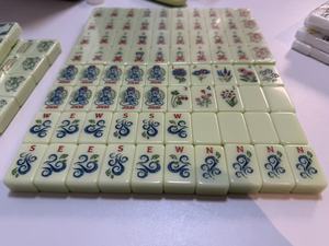Florence Mahjong Tile Bird Pattern Eco-Friendly Acrylic <b>Folding</b> Metal <b>Legs</b> Modern Tabletop Tile Game Piece Mahjong Set 4 Players - Product Image 3