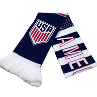 Op maat gemaakte premium custom fashion acryl gebreide sjaal voetbalclub fansjaal unisex outdoor sport gebreide sjaal met kwastjes