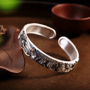 Bracciale in Argento Puro 999 per Uomo, Stile Retrò Opaco con Intarsi in Rame e Corniola, Apertura a Drago, Punk Rock Hip Hop - Product Image 3