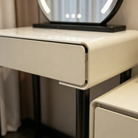 Coiffeuse de chambre style crème français pour petits espaces, moderne et minimaliste, avec plateau en verre, armoire et commode tout-en-un