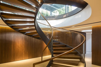 Escalier d'intérieur incurvé moderne de haute qualité Escalier intérieur en colimaçon en verre feuilleté avec garde-corps en verre